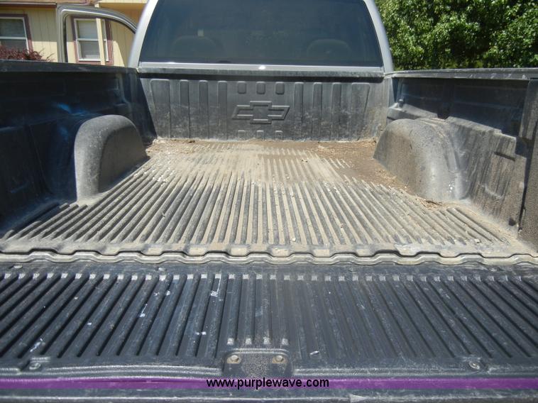 image for item D4252 2001 Chevrolet Silverado K1500 extended cab pickup truck