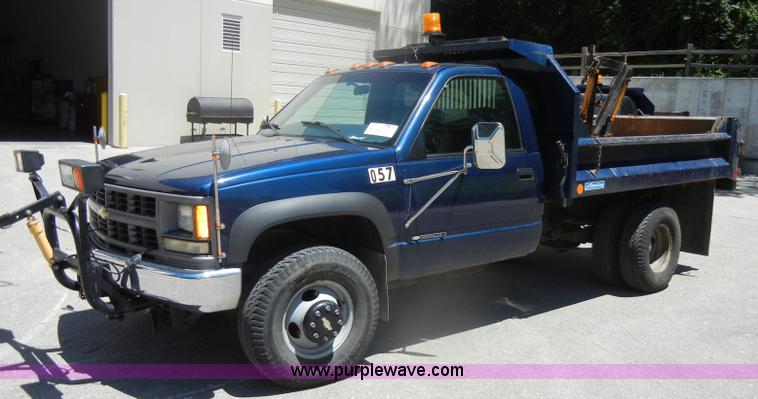 image for item D4269 1999 Chevrolet K3500 Silverado pickup truck