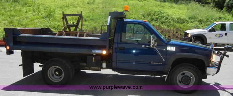 image for item D4269 1999 Chevrolet K3500 Silverado pickup truck