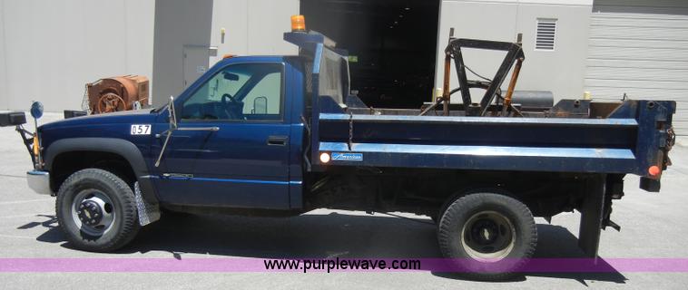 image for item D4269 1999 Chevrolet K3500 Silverado pickup truck