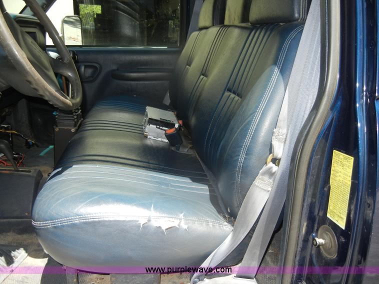 image for item D4269 1999 Chevrolet K3500 Silverado pickup truck