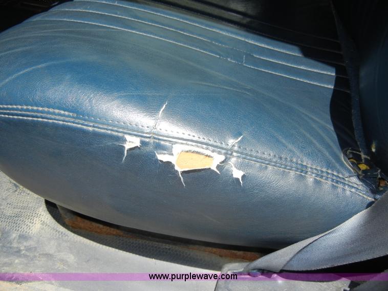 image for item D4269 1999 Chevrolet K3500 Silverado pickup truck