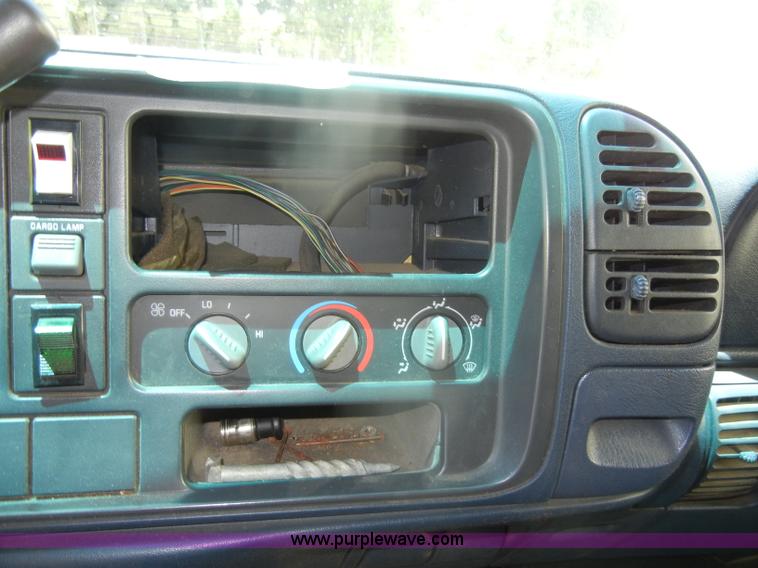 image for item D4269 1999 Chevrolet K3500 Silverado pickup truck