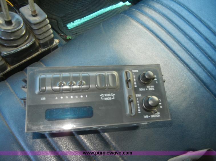 image for item D4269 1999 Chevrolet K3500 Silverado pickup truck