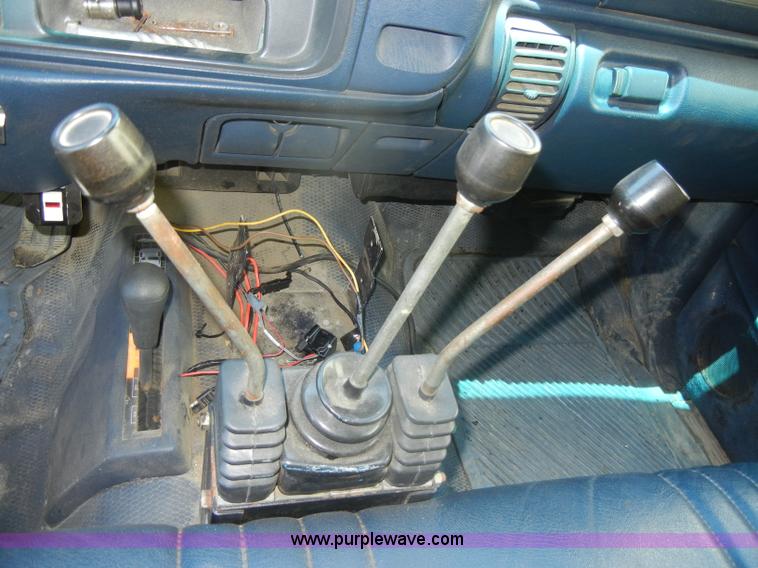 image for item D4269 1999 Chevrolet K3500 Silverado pickup truck