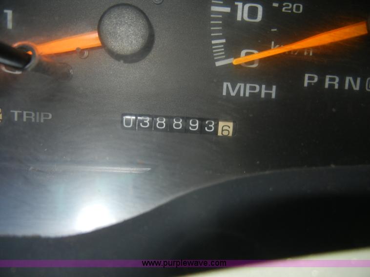 image for item D4269 1999 Chevrolet K3500 Silverado pickup truck