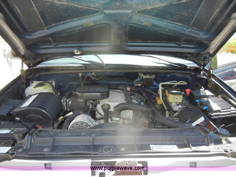 image for item D4269 1999 Chevrolet K3500 Silverado pickup truck