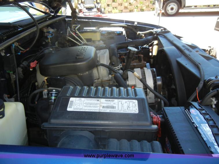 image for item D4269 1999 Chevrolet K3500 Silverado pickup truck