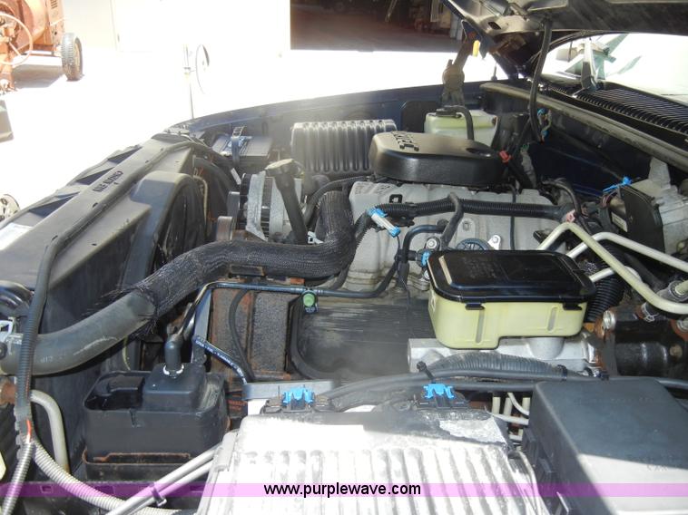 image for item D4269 1999 Chevrolet K3500 Silverado pickup truck