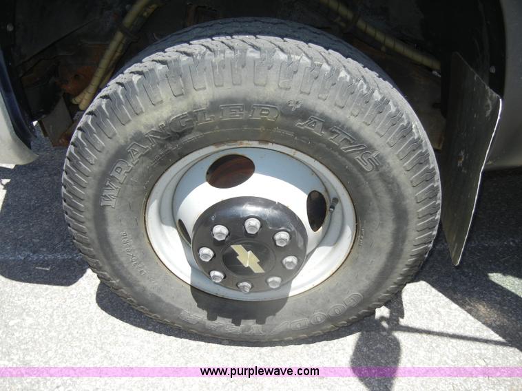 image for item D4269 1999 Chevrolet K3500 Silverado pickup truck