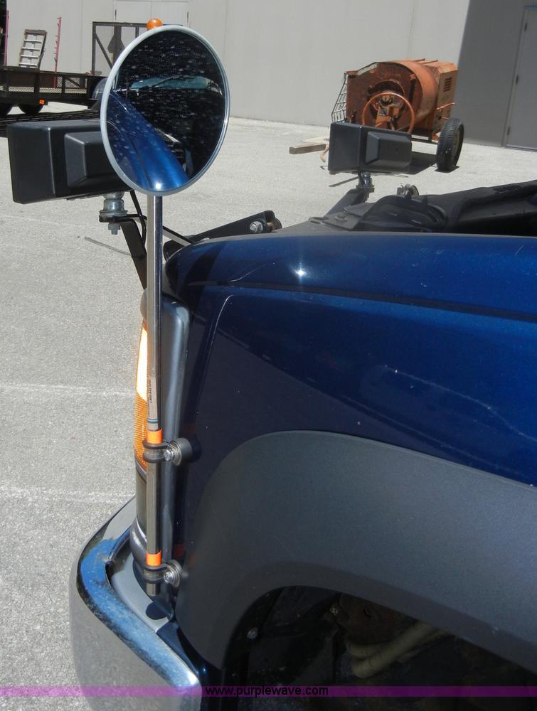 image for item D4269 1999 Chevrolet K3500 Silverado pickup truck