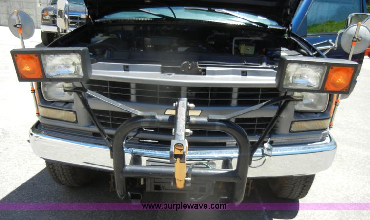 image for item D4269 1999 Chevrolet K3500 Silverado pickup truck