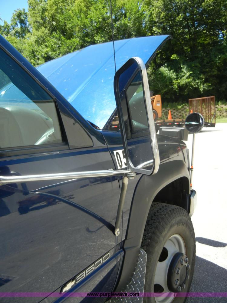 image for item D4269 1999 Chevrolet K3500 Silverado pickup truck