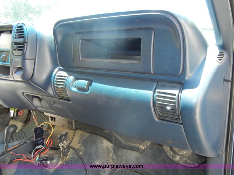 image for item D4269 1999 Chevrolet K3500 Silverado pickup truck