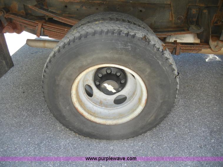 image for item D4269 1999 Chevrolet K3500 Silverado pickup truck