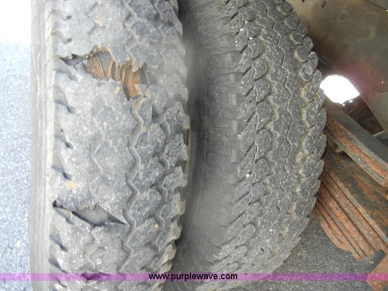 image for item D4269 1999 Chevrolet K3500 Silverado pickup truck