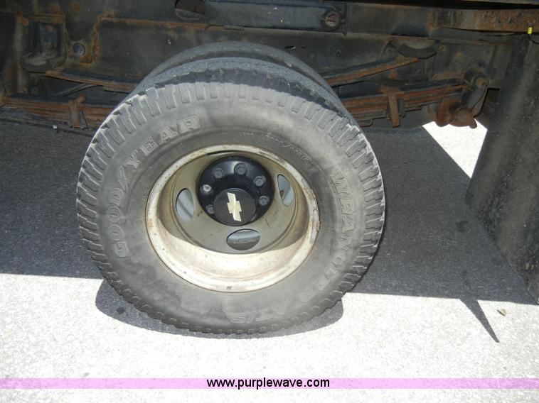 image for item D4269 1999 Chevrolet K3500 Silverado pickup truck