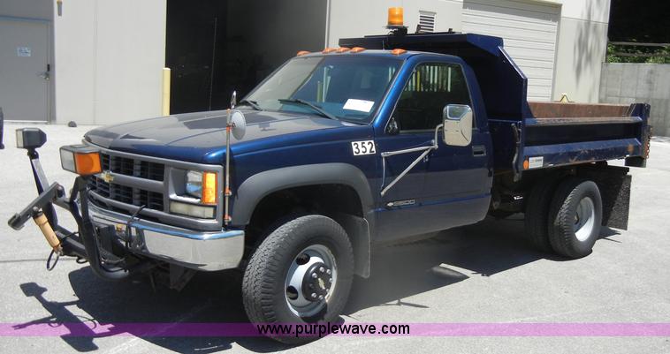 image for item D4270 1999 Chevrolet K3500 Silverado pickup truck