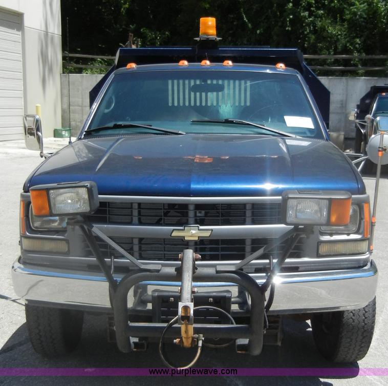 image for item D4270 1999 Chevrolet K3500 Silverado pickup truck