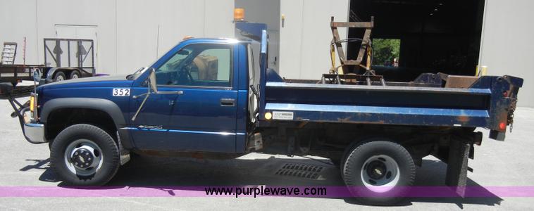 image for item D4270 1999 Chevrolet K3500 Silverado pickup truck