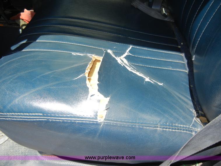 image for item D4270 1999 Chevrolet K3500 Silverado pickup truck