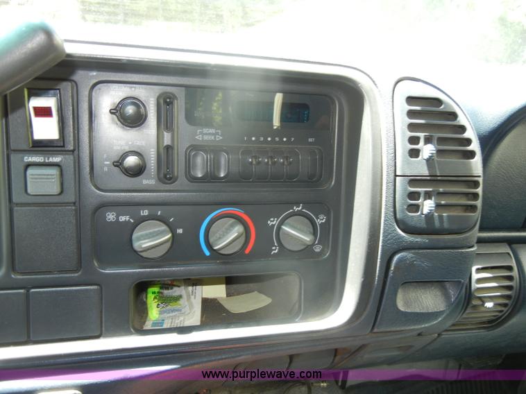 image for item D4270 1999 Chevrolet K3500 Silverado pickup truck