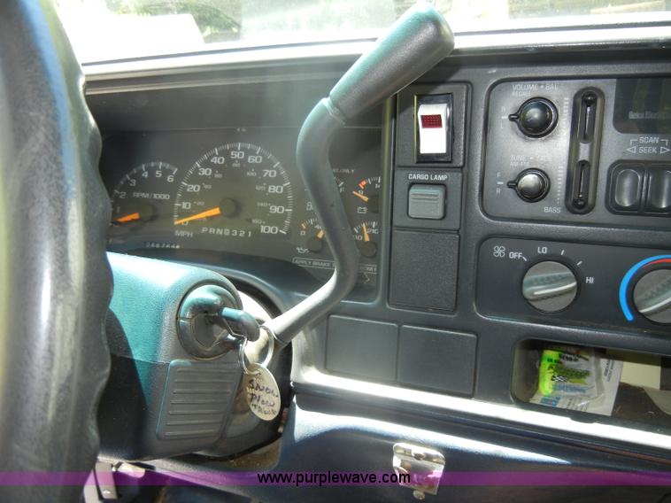 image for item D4270 1999 Chevrolet K3500 Silverado pickup truck