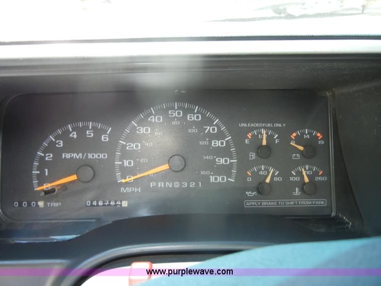 image for item D4270 1999 Chevrolet K3500 Silverado pickup truck