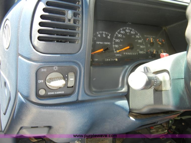 image for item D4270 1999 Chevrolet K3500 Silverado pickup truck