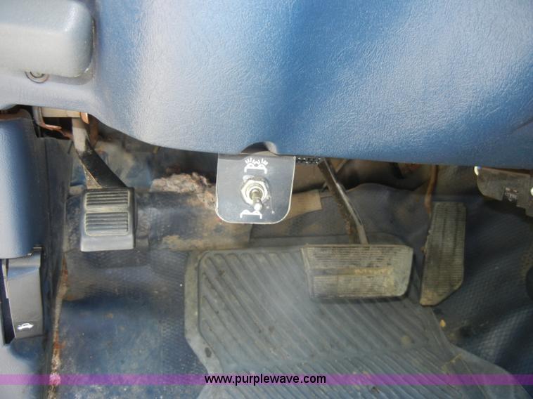 image for item D4270 1999 Chevrolet K3500 Silverado pickup truck