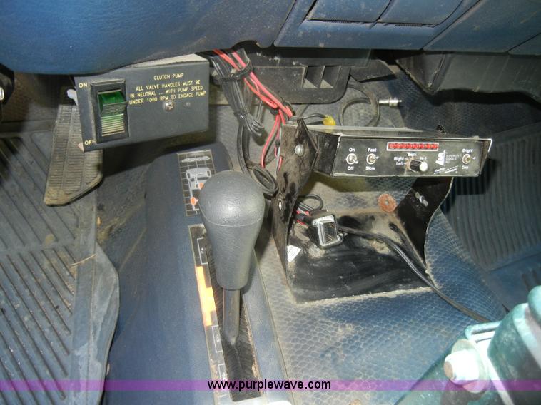 image for item D4270 1999 Chevrolet K3500 Silverado pickup truck