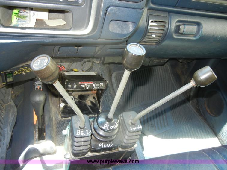 image for item D4270 1999 Chevrolet K3500 Silverado pickup truck