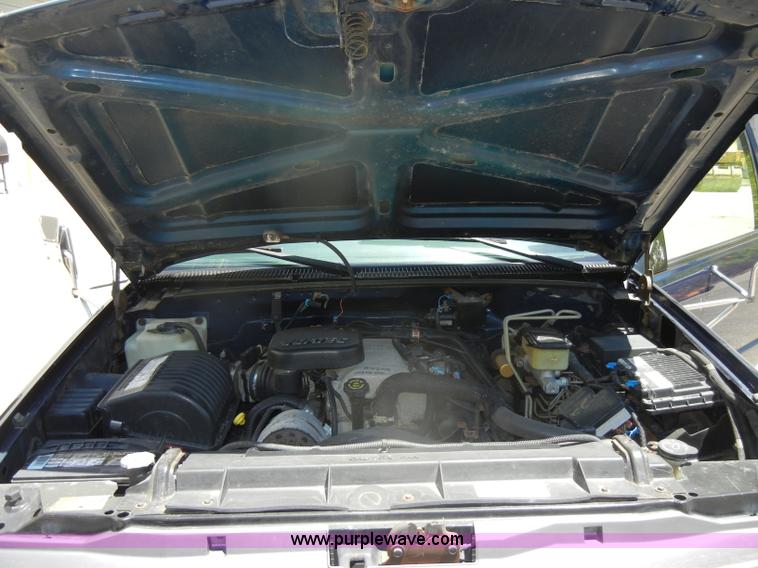 image for item D4270 1999 Chevrolet K3500 Silverado pickup truck