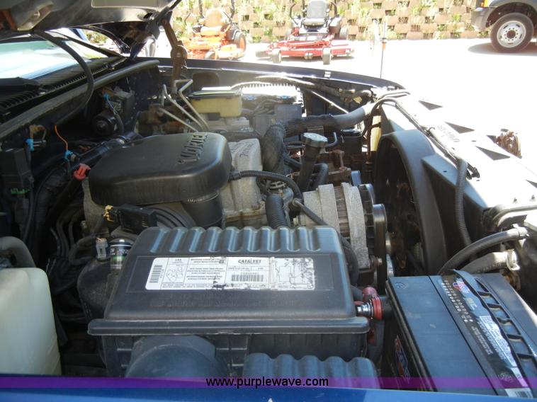 image for item D4270 1999 Chevrolet K3500 Silverado pickup truck