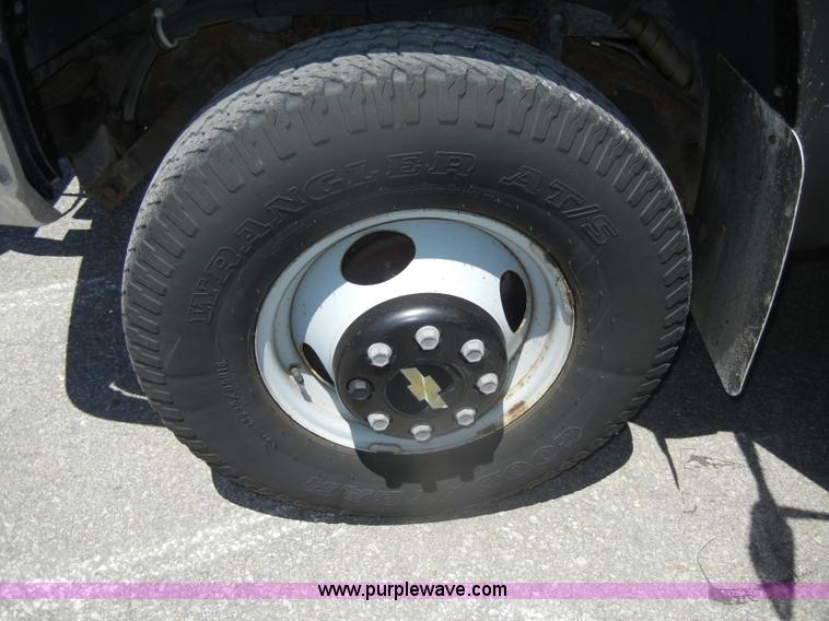 image for item D4270 1999 Chevrolet K3500 Silverado pickup truck