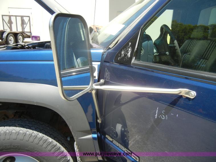 image for item D4270 1999 Chevrolet K3500 Silverado pickup truck