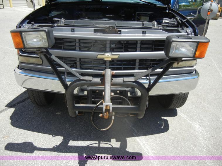 image for item D4270 1999 Chevrolet K3500 Silverado pickup truck