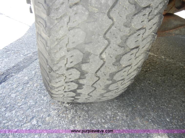 image for item D4270 1999 Chevrolet K3500 Silverado pickup truck