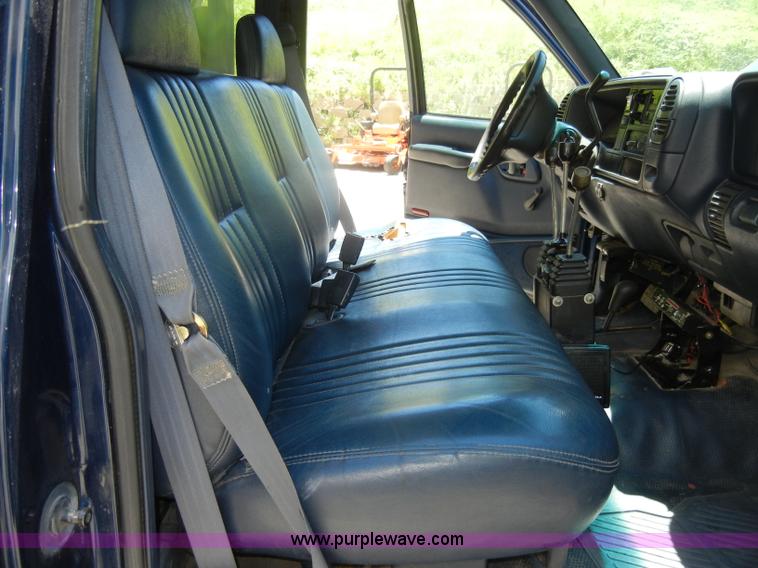 image for item D4270 1999 Chevrolet K3500 Silverado pickup truck