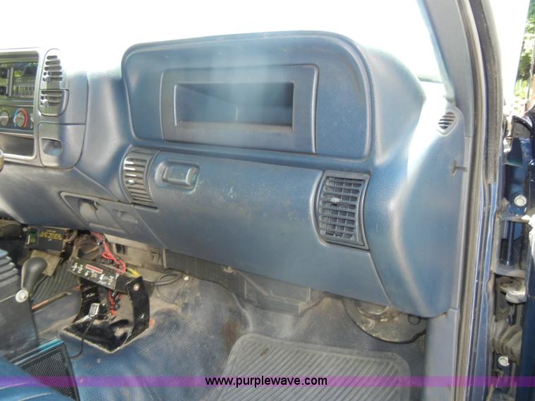 image for item D4270 1999 Chevrolet K3500 Silverado pickup truck