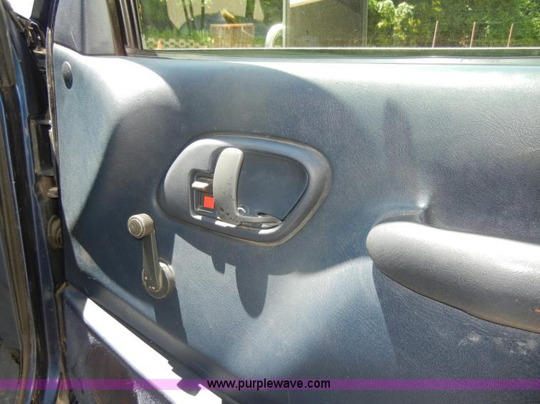 image for item D4270 1999 Chevrolet K3500 Silverado pickup truck