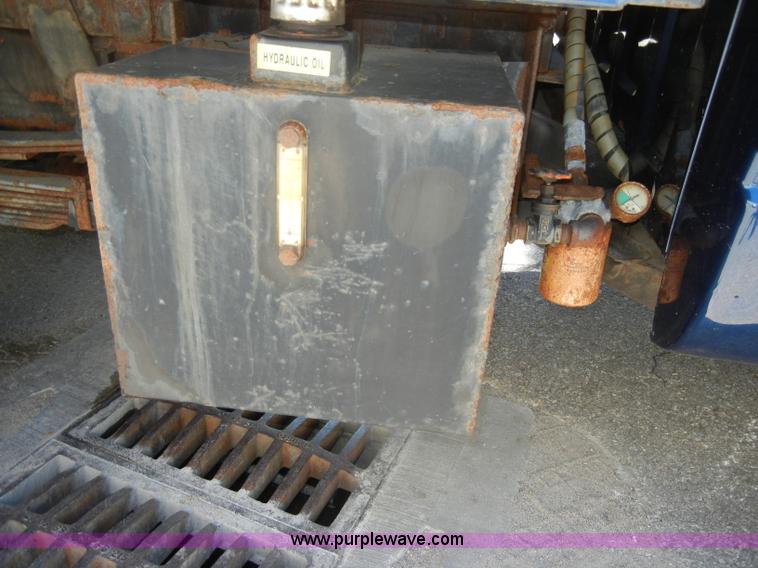 image for item D4270 1999 Chevrolet K3500 Silverado pickup truck