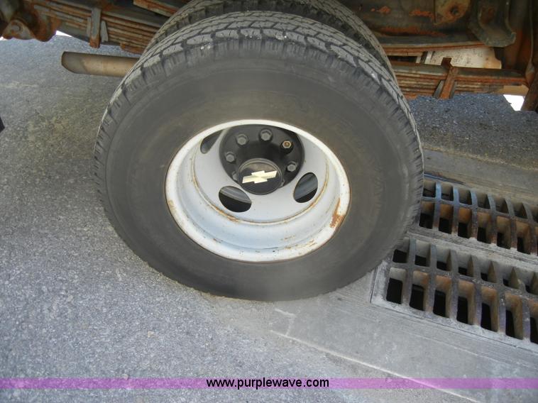 image for item D4270 1999 Chevrolet K3500 Silverado pickup truck