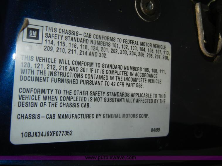 image for item D4270 1999 Chevrolet K3500 Silverado pickup truck