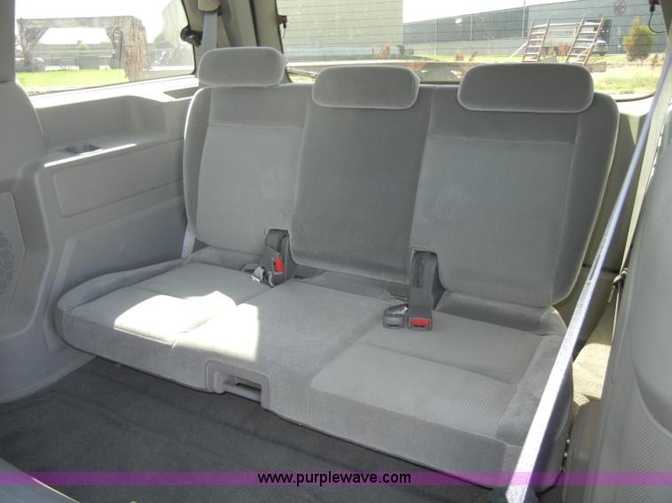 image for item D4271 2007 Ford Freestar SE mini van