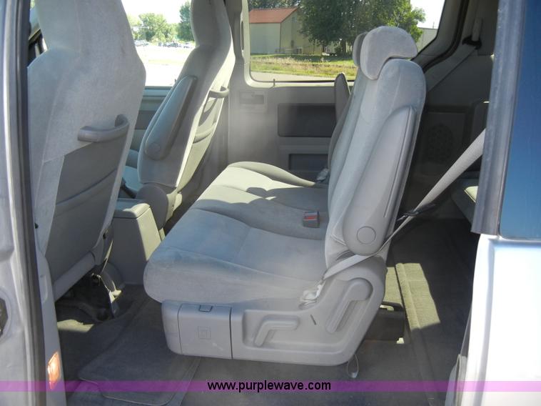 image for item D4271 2007 Ford Freestar SE mini van