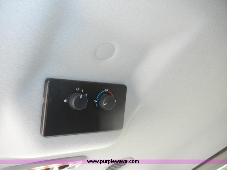 image for item D4271 2007 Ford Freestar SE mini van