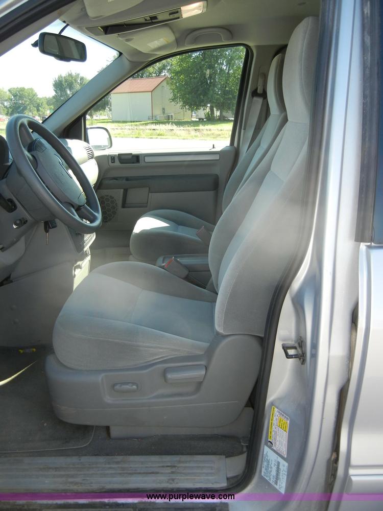 image for item D4271 2007 Ford Freestar SE mini van