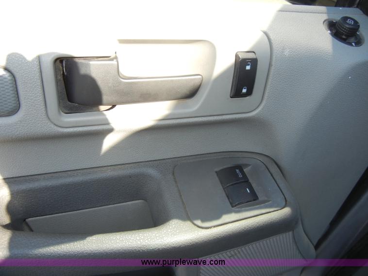 image for item D4271 2007 Ford Freestar SE mini van