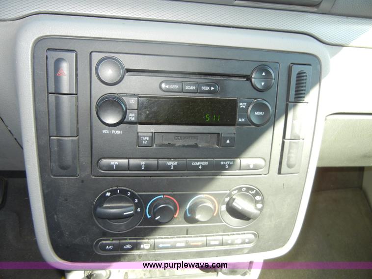 image for item D4271 2007 Ford Freestar SE mini van